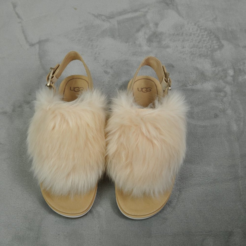 UGG Holly sandal. 💕ADORABLE on 💕 - Picture 3 of 6